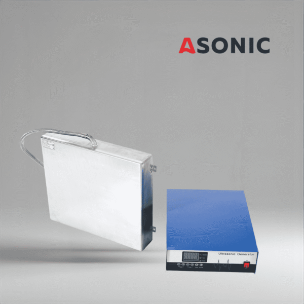 ASONIC IND-PLATE piastra industriale ad immersione ad ultrasuoni, che garantisce una pulizia potente e uniforme in vasche ad ultrasuoni di grandi dimensioni.