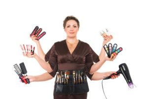 Kuusi kättä omaava nainen