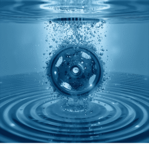 Siniseen veteen upotettu metallivaippa